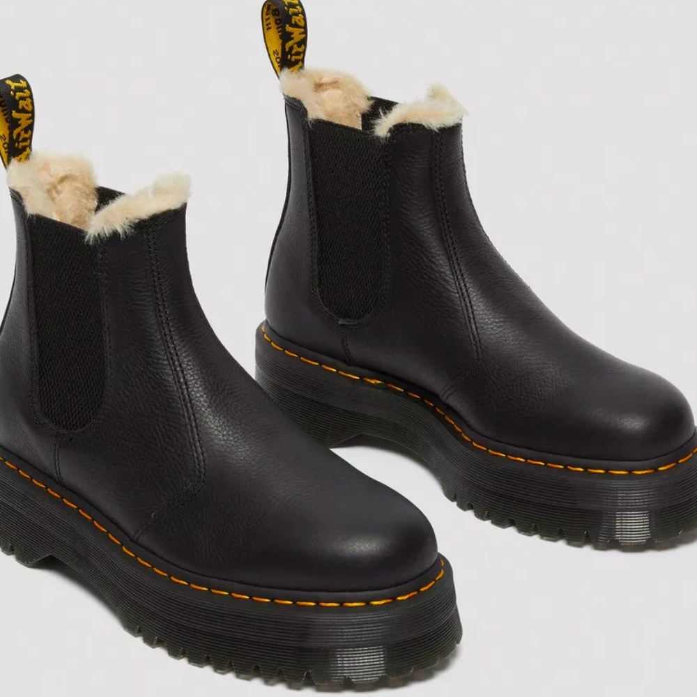 Dr. Martens PLATFORM CHELSEA BOOTS
